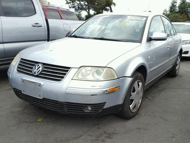 WVWPD63BX2P444225 - 2002 VOLKSWAGEN PASSAT GLS SILVER photo 2