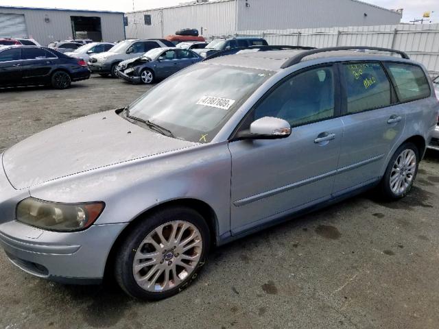 YV1MJ682672322335 - 2007 VOLVO V50 T5 SILVER photo 1