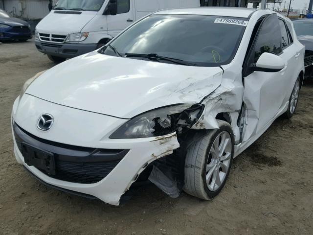 JM1BL1K69B1494069 - 2011 MAZDA 3 S WHITE photo 2