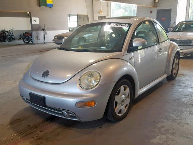 3VWCA21C8YM408038 - 2000 VOLKSWAGEN NEW BEETLE ვერცხლისფერი ფოტო 2