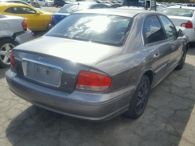 KMHWF25H74A027632 - 2004 HYUNDAI SONATA GL GRAY photo 4