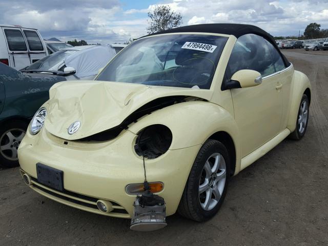 3VWCD31YX4M337475 - 2004 VOLKSWAGEN NEW BEETLE YELLOW photo 2