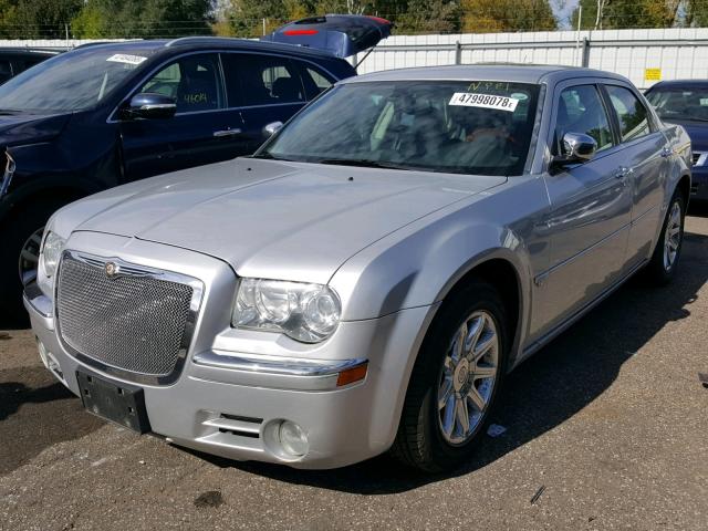 2C3AA63H35H537877 - 2005 CHRYSLER 300C SILVER photo 2