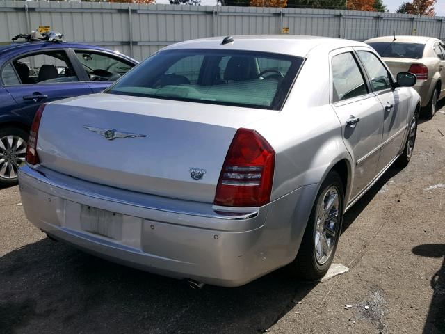 2C3AA63H35H537877 - 2005 CHRYSLER 300C SILVER photo 4