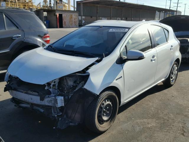 JTDKDTB37F1108589 - 2015 TOYOTA PRIUS C WHITE photo 2