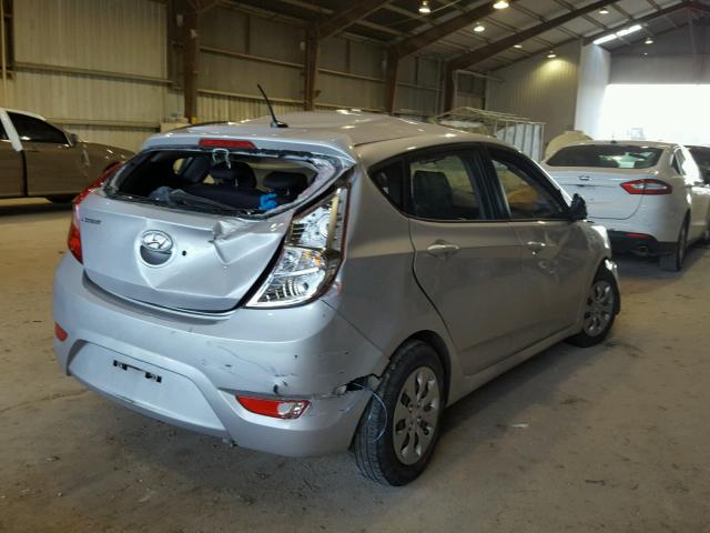 KMHCT5AE2GU261298 - 2016 HYUNDAI ACCENT SE SILVER photo 4