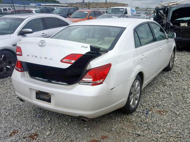 4T1BK36B46U107210 - 2006 TOYOTA AVALON WHITE photo 4