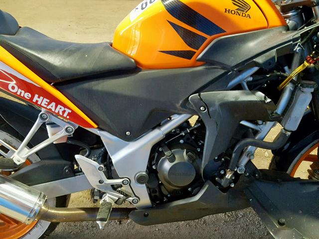 MLHMC4105D5303571 - 2013 HONDA CBR250 R ORANGE photo 7