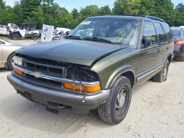 1GNDT13W81K237654 - 2001 CHEVROLET BLAZER GREEN photo 2