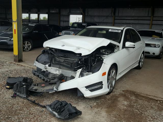 WDDGF4HB6EA955886 - 2014 MERCEDES-BENZ C 250 WHITE photo 2