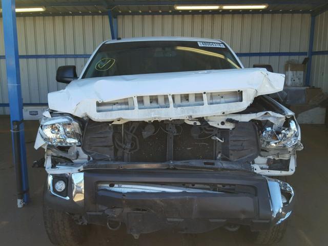 5TFDY5F18GX576556 - 2016 TOYOTA TUNDRA CRE WHITE photo 9