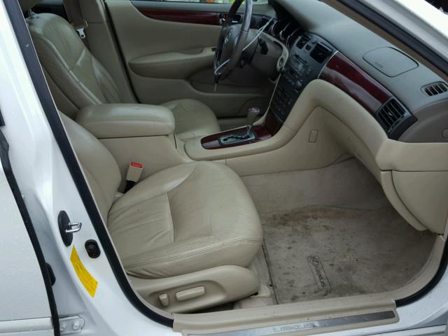 JTHBF30G820038499 - 2002 LEXUS ES 300 WHITE photo 5