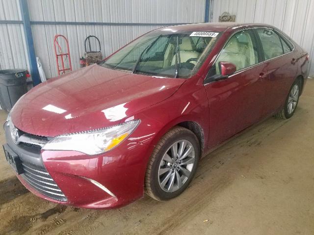 4T1BF1FK8HU637028 - 2017 TOYOTA CAMRY LE RED photo 2