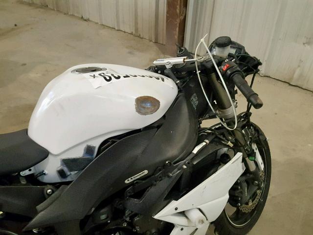 JKAZX4R1XBA026599 - 2011 KAWASAKI ZX600 R WHITE photo 5