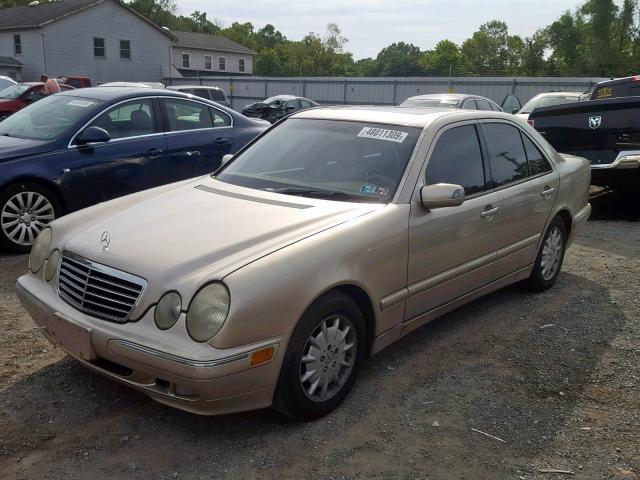 WDBJF65J3YA982246 - 2000 MERCEDES-BENZ E 320 GOLD photo 2