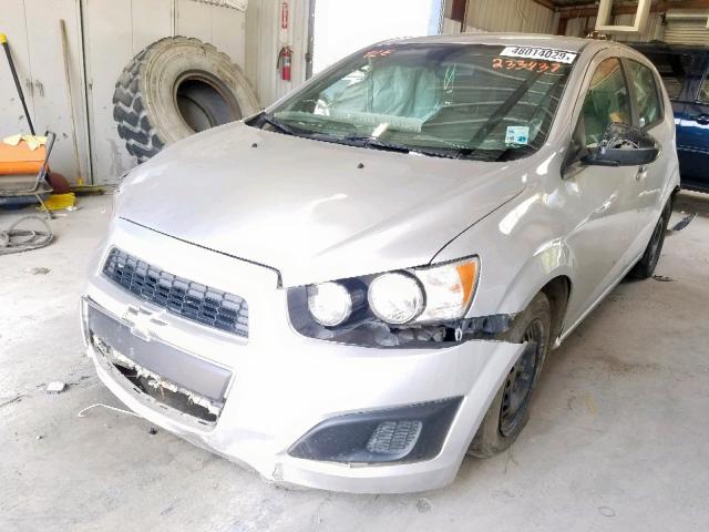 1G1JA6SH9D4233437 - 2013 CHEVROLET SONIC LS 银色 照片 2