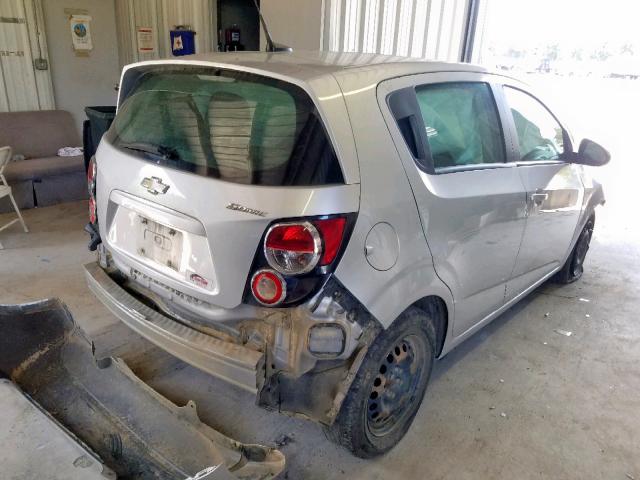 1G1JA6SH9D4233437 - 2013 CHEVROLET SONIC LS 银色 照片 4