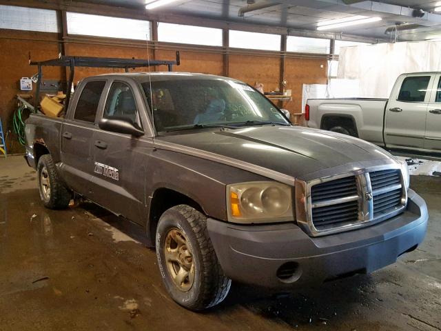 1D7HW28K75S305581 - 2005 DODGE DAKOTA QUA GRAY photo 1