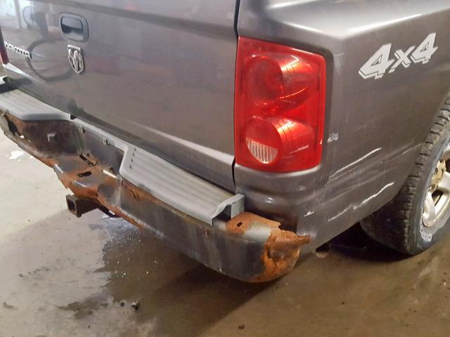 1D7HW28K75S305581 - 2005 DODGE DAKOTA QUA GRAY photo 9