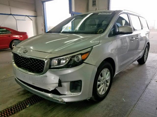 KNDMB5C16G6081753 - 2016 KIA SEDONA LX SILVER photo 2