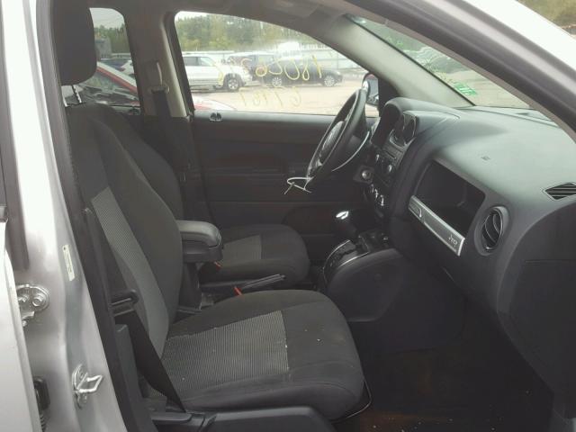 1C4NJCBA0ED537560 - 2014 JEEP COMPASS SP ვერცხლისფერი ფოტო 5