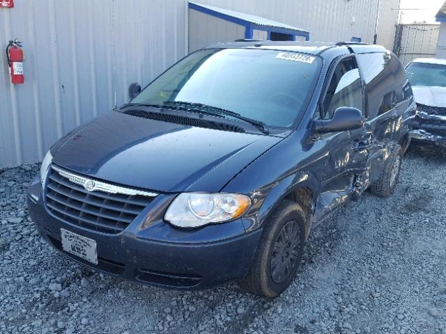 2A4GP44R47R243072 - 2007 CHRYSLER TOWN & COU BLUE photo 2