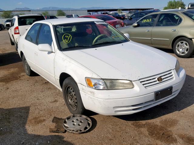 4T1BG22K5WU267579 - 1998 TOYOTA CAMRY CE WHITE photo 1