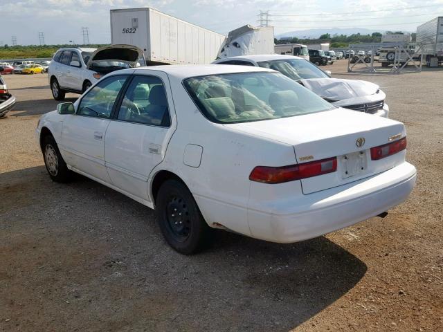 4T1BG22K5WU267579 - 1998 TOYOTA CAMRY CE WHITE photo 3