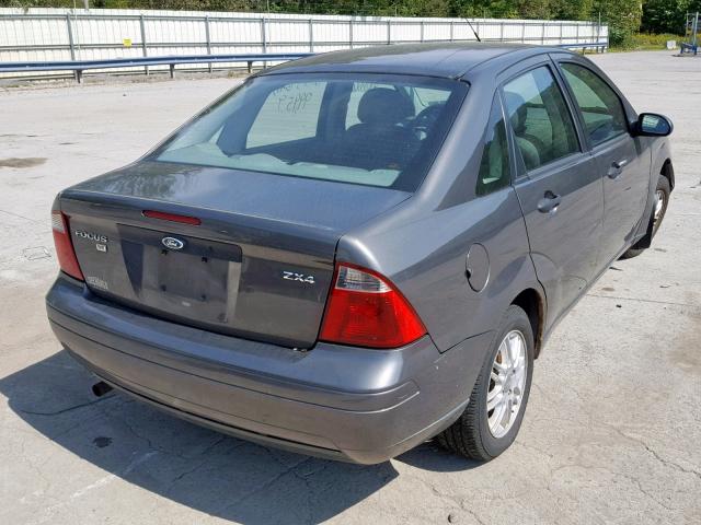 1FAFP34N65W266923 - 2005 FORD FOCUS ZX4 GRAY photo 4