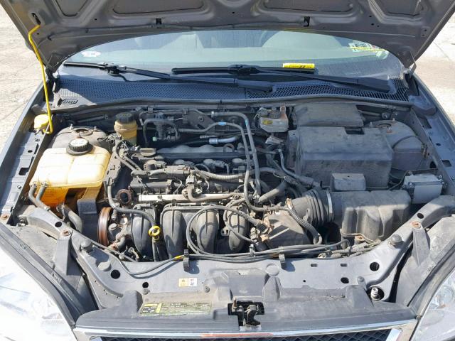 1FAFP34N65W266923 - 2005 FORD FOCUS ZX4 GRAY photo 7