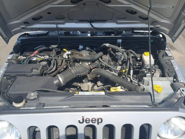 1J4FA24169L773454 - 2009 JEEP WRANGLER X SILVER photo 7