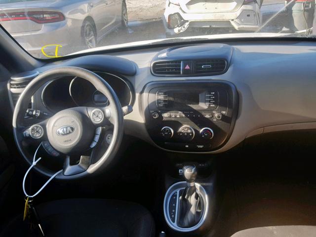 KNDJN2A29F7188888 - 2015 KIA SOUL WHITE photo 9