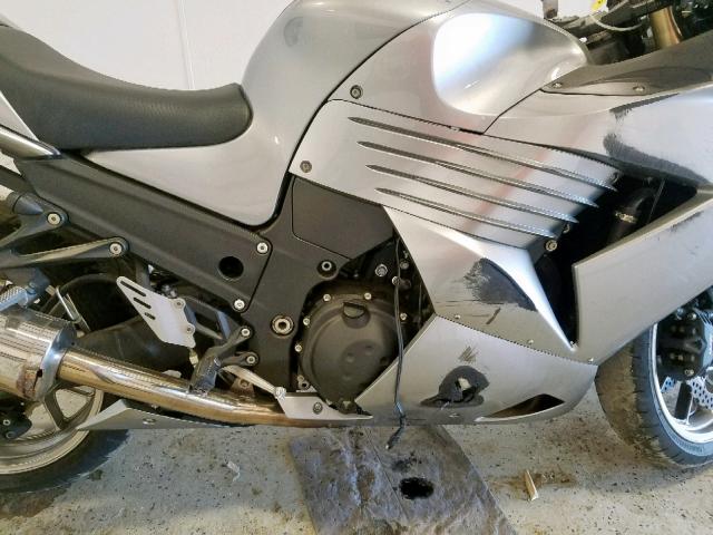 JKBZXNC188A000859 - 2008 KAWASAKI ZX1400 C SILVER photo 7