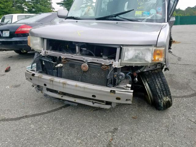 JTLKT324454001559 - 2005 TOYOTA SCION XB SILVER photo 10