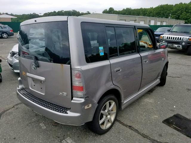 JTLKT324454001559 - 2005 TOYOTA SCION XB SILVER photo 4