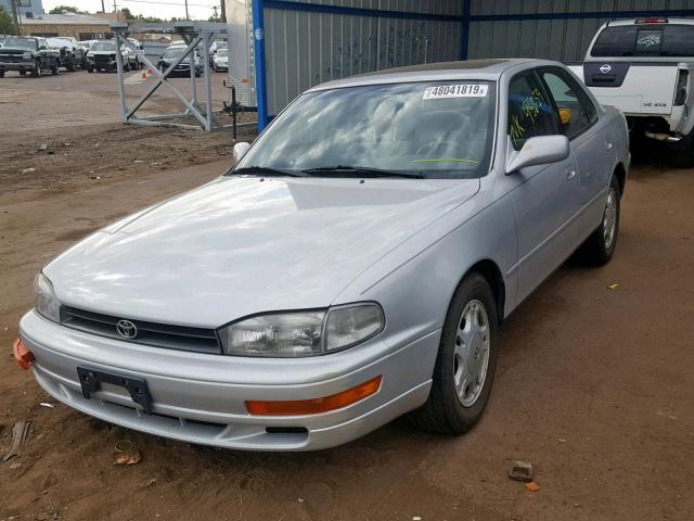 4T1VK13E2NU036278 - 1992 TOYOTA CAMRY XLE SILVER photo 2