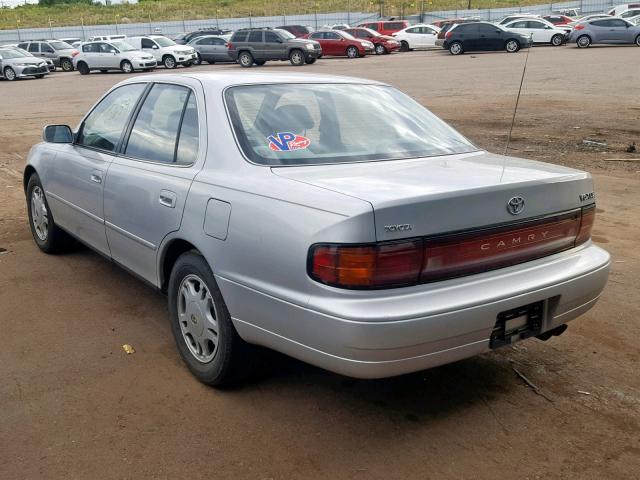 4T1VK13E2NU036278 - 1992 TOYOTA CAMRY XLE SILVER photo 3