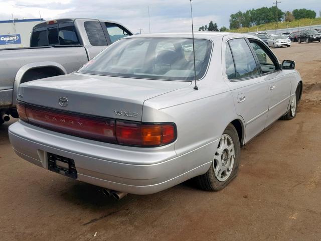 4T1VK13E2NU036278 - 1992 TOYOTA CAMRY XLE SILVER photo 4