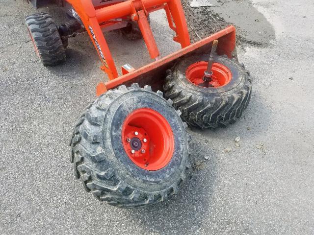 13029 - 2010 KUTA TRACTOR ORANGE photo 9