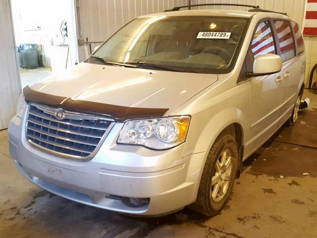 2A8HR54P88R114741 - 2008 CHRYSLER TOWN & COU SILVER photo 2