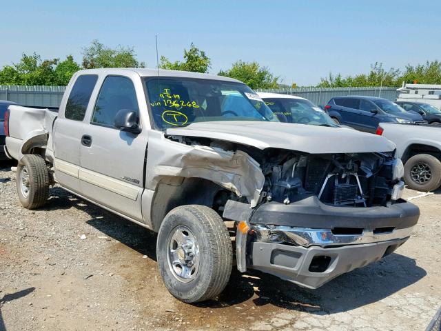 1GCHC29UX5E136268 - 2005 CHEVROLET SILVERADO SILVER photo 1