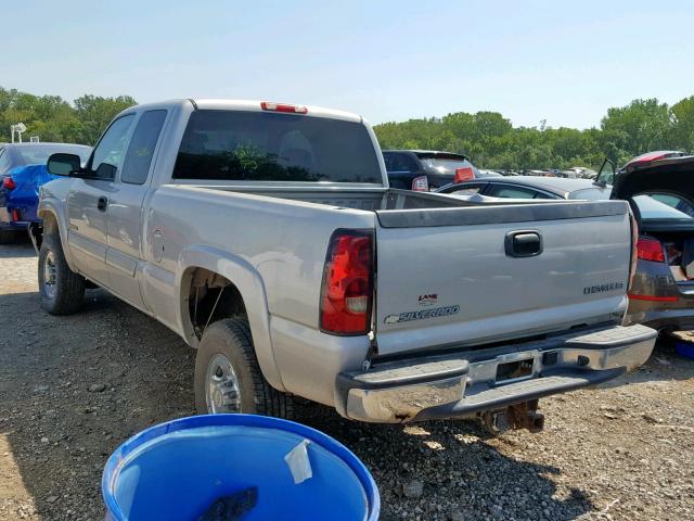 1GCHC29UX5E136268 - 2005 CHEVROLET SILVERADO SILVER photo 3