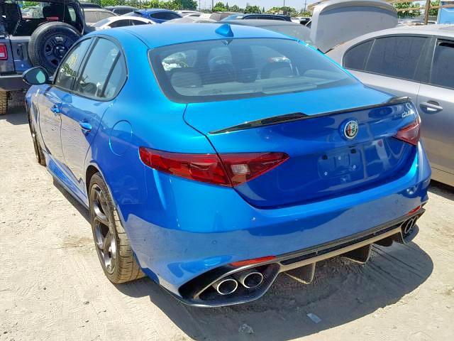 ZARFAEAV0J7576832 - 2018 ALFA ROMEO GIULIA QUA BLUE photo 3