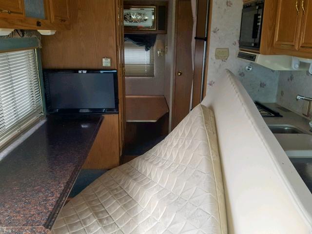 1GBJP37N5P3313593 - 1993 WINNEBAGO MOTORHOME WHITE photo 6