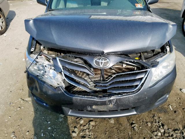 4T1BF3EK9BU628097 - 2011 TOYOTA CAMRY BASE GRAY photo 7