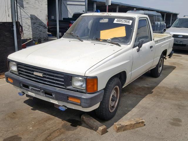 JT4RN50R1E0035335 - 1984 TOYOTA PICKUP 1/2 WHITE photo 2