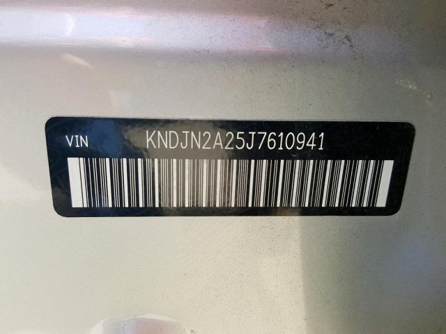 KNDJN2A25J7610941 - 2018 KIA SOUL SILVER photo 10