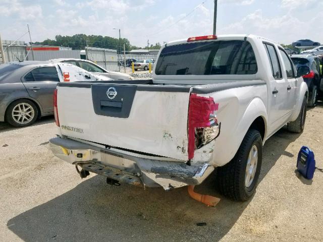 1N6AD07U97C454030 - 2007 NISSAN FRONTIER C WHITE photo 4