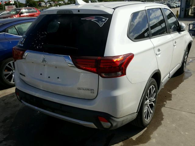 JA4AD3A35JZ001915 - 2018 MITSUBISHI OUTLANDER WHITE photo 4