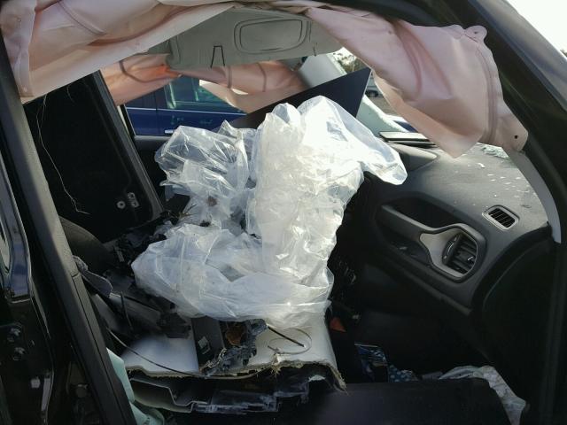 ZACCJBAB5HPG12660 - 2017 JEEP RENEGADE S შავი ფოტო 5